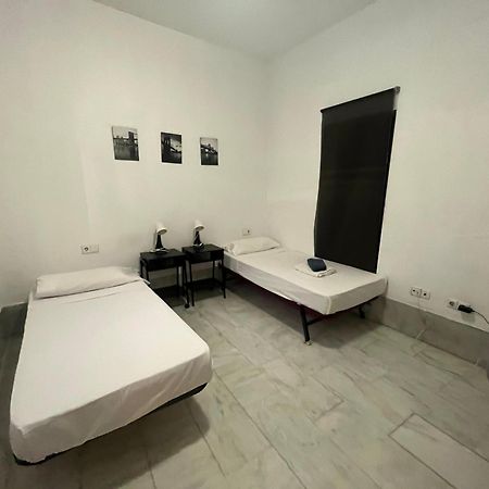 Center Veronica Confort Seville Luaran gambar